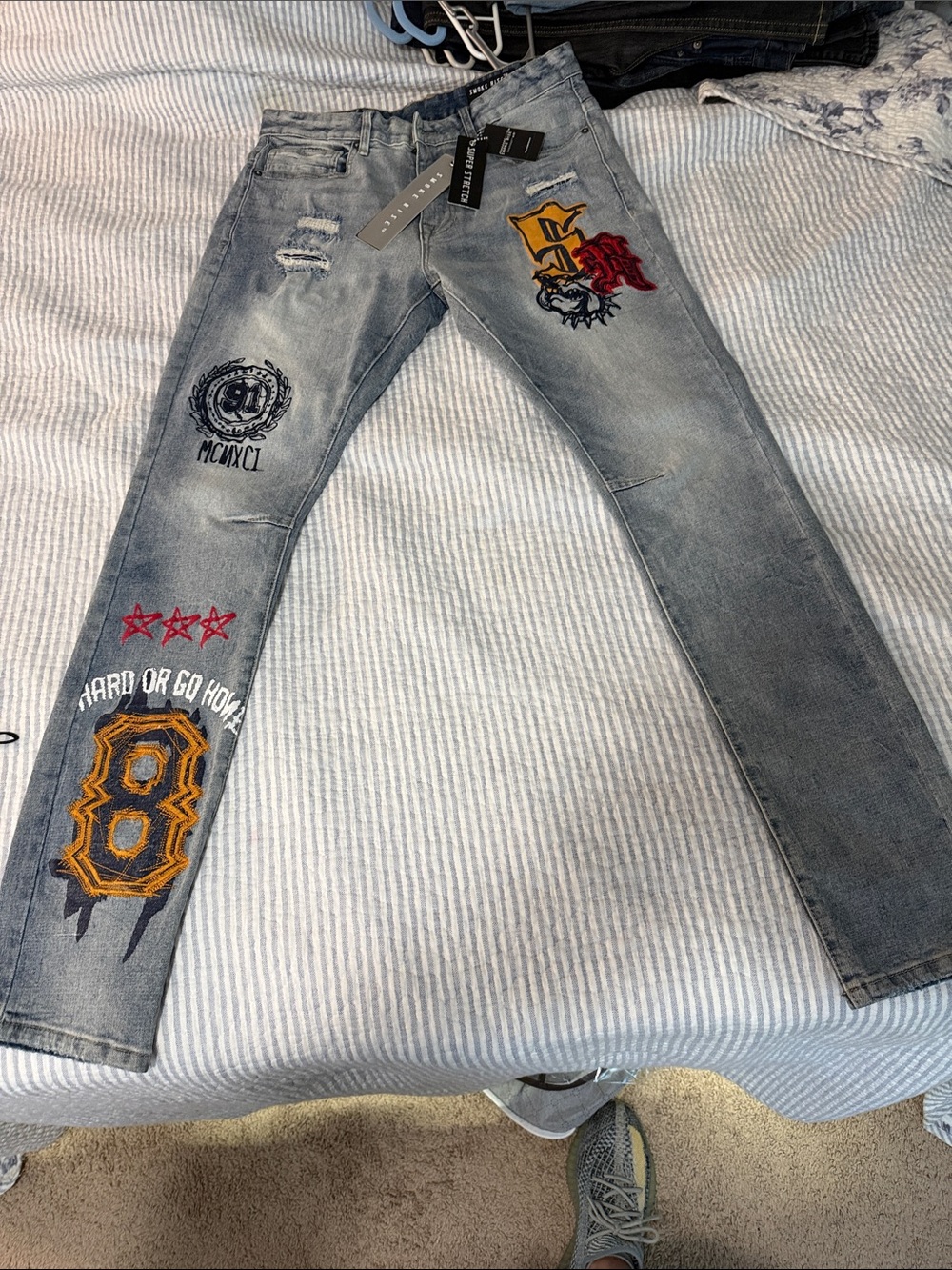 Embroidered Light Gray Skinny Jeans with Graphic Patches
